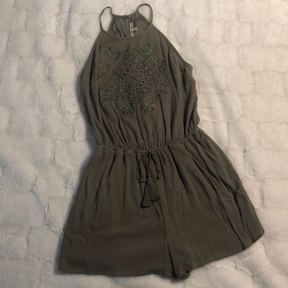 🌟Army Green Halter Top Romper SIZE SMALL🌟